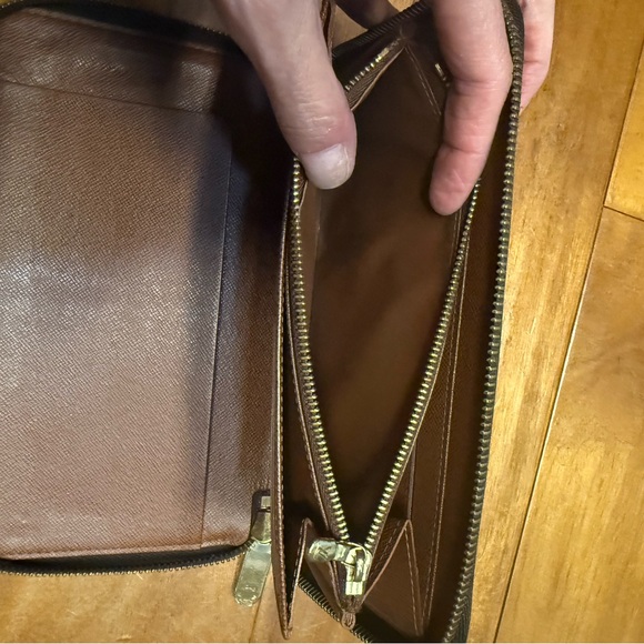 Louis Vuitton Zippy Monogrammed Wallet - Authenic - Picture 5 of 8
